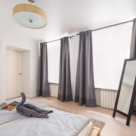 The Grand Royale 82m2 - Old Town & 3 Bedrooms Families & Groups شقة