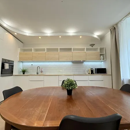 Apartment The Grand Royale 82M2 - Old Town & 3 Bedrooms Families & Groups